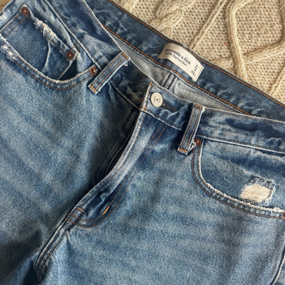 Abercrombie & Fitch Distressed Mid Rise Boyfriend Jean Shorts, Size 27/4 - Picture 3 of 6